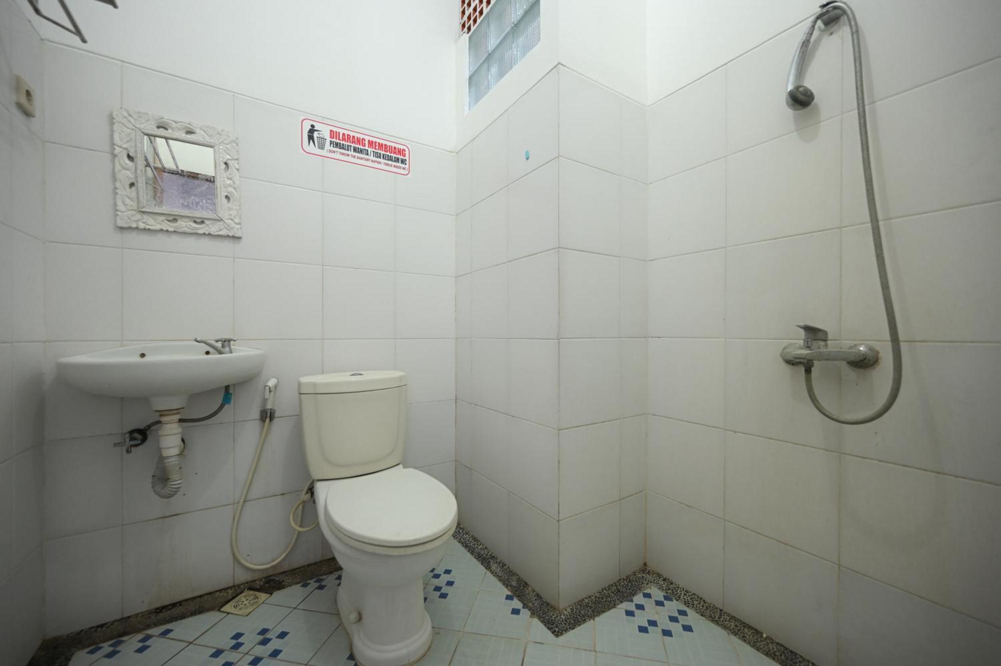 Hotel Reddoorz At De'balcon Kuta Bali