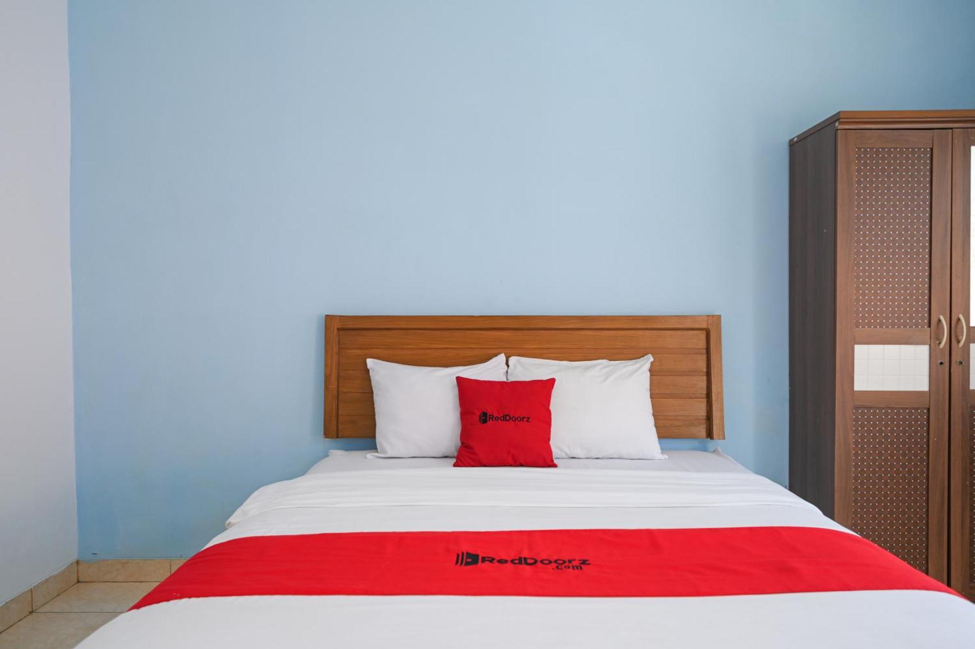 Hotel Reddoorz At De'balcon Kuta Bali 2*